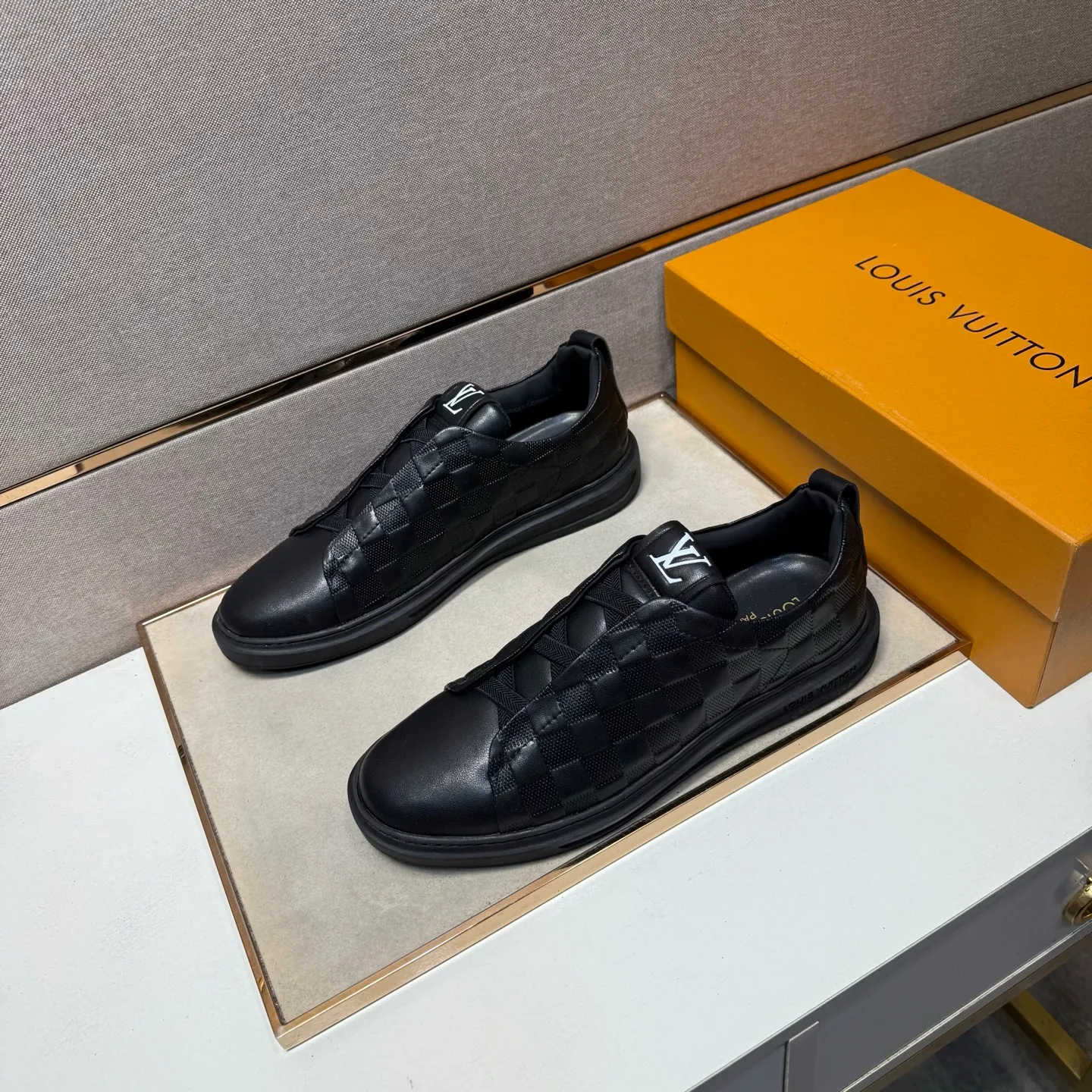 ⬛️Men's shoes 💰p442【LV～】Men's casual shoes 2025z cabinet sales simultaneously 🔶Size: 38-44#️⃣ 🔷2 colors🔜The upper is made of multi-material splicing➕Genuine leather lining, comfortable and breathable, sole: original comfortable and wear-resistant outsole, ⚠️Real shot📱Photographed🎬The real thing is better📢📢📢
